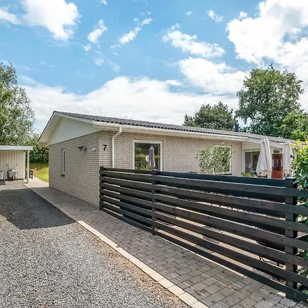 Beautiful In With Kitchen Holiday home